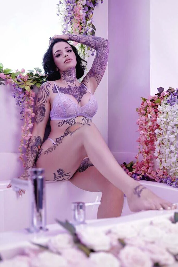 tattooed-Porn-Star-Leigh-Raven-FeelXVideos interactive sex goth tattooed girl Keon masturbator